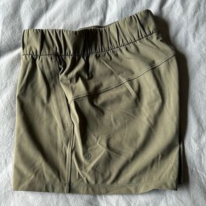 lululemon | on the fly short | size 6